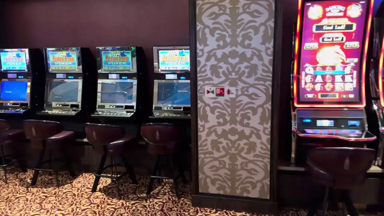 Anthem of the Seas casino video frame showing Huff N’ Even More Puff.