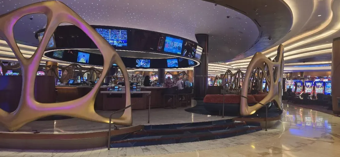 Central casino bar surrounded by slot machines at Seminole Hard Rock Hollywood