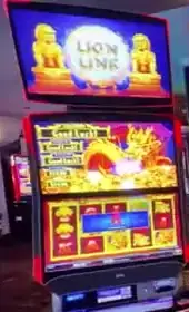Lion Link title above a Celebrity Reflection slot cabinet