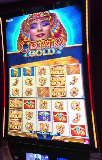 Cleopatra Gold cabinets in the Oasis of the Seas walkthrough.