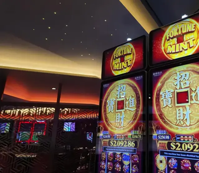 Fortune Mint cabinet in the Wonder of the Seas casino walkthrough.