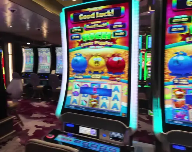 Rich Little Piggies: Hog Wild cabinet in the Wonder of the Seas casino walkthrough.