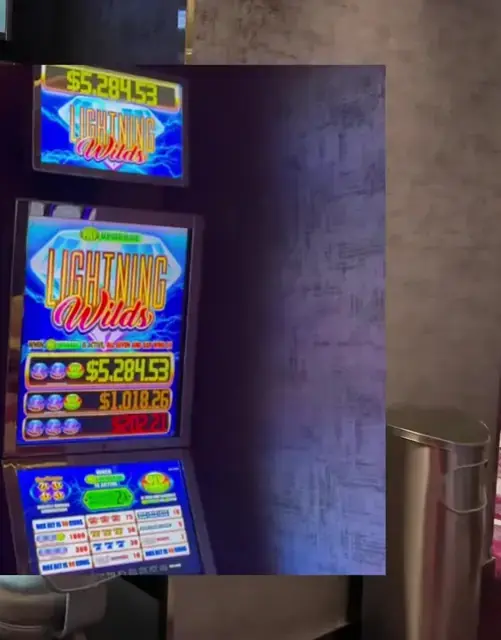 Lightning Wilds cabinet in the Wonder of the Seas casino walkthrough.
