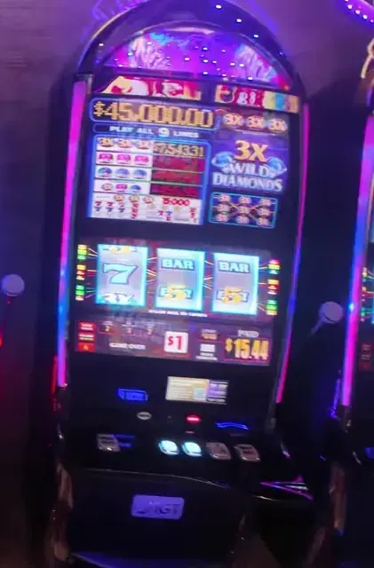 3X Wild Diamonds cabinet in the Wonder of the Seas casino walkthrough.
