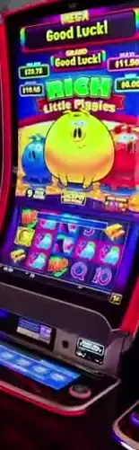 Rich Little Piggies title on a Celebrity Reflection slot cabinet