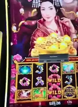 Yi Lu Fu Xing title beside a character on a Celebrity Apex slot cabinet